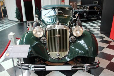 Zwickau, Almanya - 20 Ağustos 2023: Horch 853 Sportcabriolet, 1936, Audi 'nin selefi Audi tarafından üretilen spor bir otomobil..