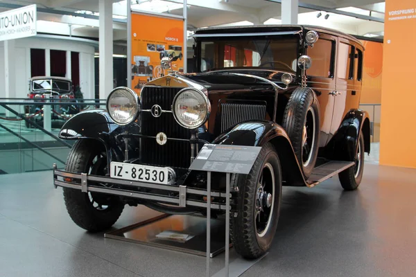 2023年8月20日 ドイツのツィッカウ ホルチ350プルマンリムジン 1929年 現代アウディの前身であるオートユニオンAgによって製造された車 ツィッカウの8月のホルチ博物館 — ストック写真