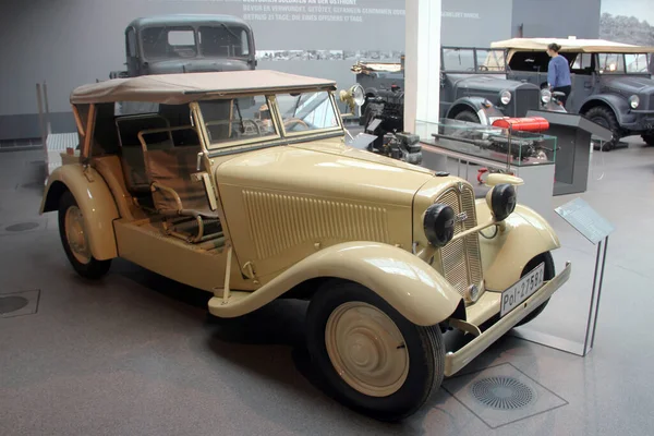 德国Zwickau 2023年8月20日 Dkw 1001 现代奥迪的前身汽车联合公司1935年在Zwickau的Horch博物馆生产的轻型客车 — 图库照片