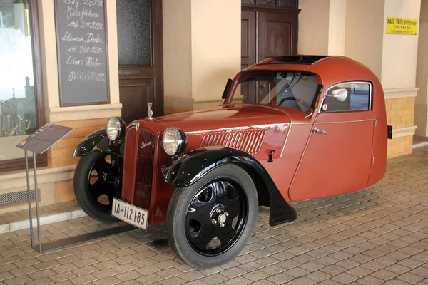 ドイツのツィッカウ 2023年8月20日 フラモ ストロマー Fp200 1933年にハイニチェンのフラモ工場で製造された3輪小型旅客車 ツヴィッカウにある8月のホーチ博物館 — ストック写真
