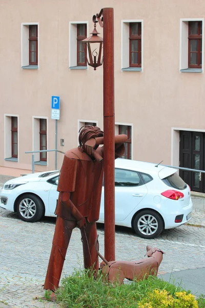 ホーエンシュタイン エルンシュタール ドイツ 2023年6月5日 ザクセン州ツヴィクトー県の町ホーエンシュタイン エルンシュタールにあるコロンビア人芸術家エドガルド カルモナ ヴェルガラの錆びた鉄の彫刻 テリトリオス — ストック写真