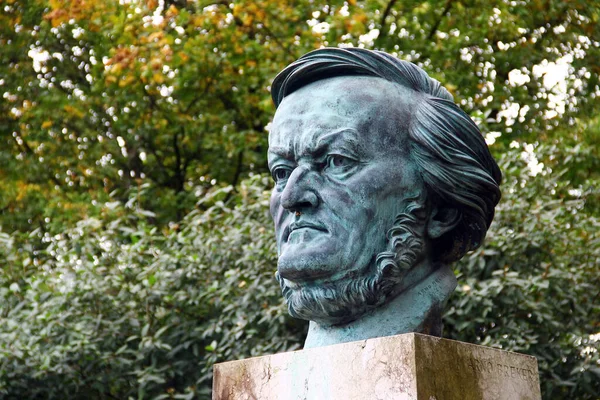 stock image Bayreuth, Germany - October 13, 2023: Bust of Richard Wagner by Arno Breker near the Festival Theatre, built by Wagner and dedicated solely to the performance of his stage works.