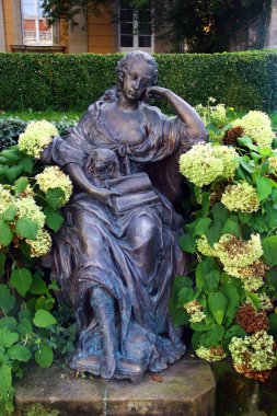 Bayreuth, Almanya - 13 Ekim 2023: Prusyalı bir Wilhelmine heykeli, Brandenburg-Bayreuth Margravine, Bayreuth, Bavyera 'da birçok barok bina ve park inşa eden Prusya prensesi.