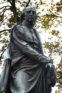 Berlin, Almanya - 9 Kasım 2023: Berlin 'in Mitte bölgesindeki Bebelplatz Meydanı' nda Prusya mareşali ve özgürlük savaşçısı Ludwig Yorck von Wartenburg anıtı 