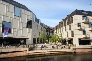 Nuremberg, Almanya - 25 Ağustos 2023: Münih Alman Müzesi, oteller, restoranlar ve perakende satış mağazalarının bir şubesine ev sahipliği yapan Nuremberg 'deki Augustinerhof kompleksi.