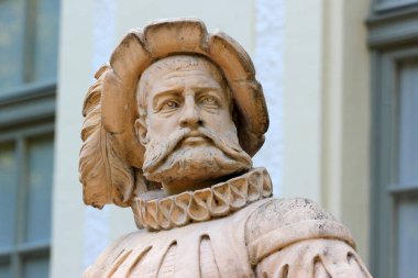 Greiz, Almanya - 9 Haziran 2023: Greiz Yazlık Sarayı 'nda heykeller, Reuss Hanedanı' nın eski konutu, şimdi kitap ve gravür koleksiyonu yapan bir müze. 