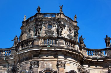 Dresden, Almanya - 3 Haziran 2023: Dresden 'deki Barok döneminin saray kompleksi ve Dresden' in en ünlü mimari anıtı..