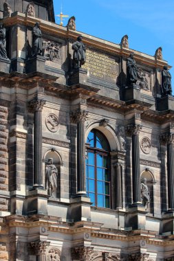 Dresden, Almanya - 3 Haziran 2023: Dresden 'deki Barok döneminin saray kompleksi ve Dresden' in en ünlü mimari anıtı..