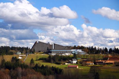 Schoeneck, Almanya - 25 Şubat 2024: IFA Schoeneck Hotel ve Holiday Park, 4 yıldızlı bir otel ve muhteşem manzaralı bir kayak merkezi..