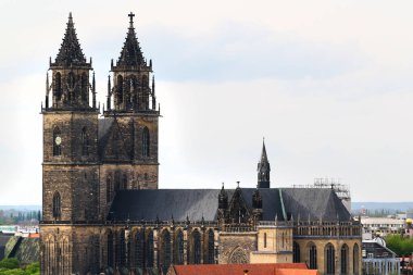 Magdeburg, Almanya - 13 Nisan 2024: Almanya 'nın en eski Gotik katedrali olan ve Almanya' nın en eski Protestan katedrali olan Aziz Maurice ve Catherine Katedrali