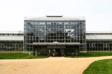 Magdeburg, Almanya - 13 Nisan 2024: Gruson-Gewaechshaeuser, Magdeburg, Saksonya-Anhalt, Almanya 'da bulunan bir botanik bahçesi