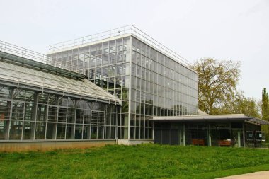 Magdeburg, Almanya - 13 Nisan 2024: Gruson-Gewaechshaeuser, Magdeburg, Saksonya-Anhalt, Almanya 'da bulunan bir botanik bahçesi