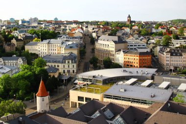 Plauen, Almanya - 21 Haziran 2024: Plauen, Saksonya şehir merkezi tarihi ve modern mimarisini ve hareketli kentsel atmosferini vurguluyor