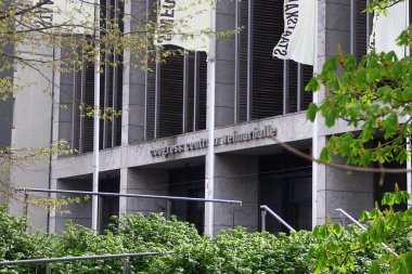 Weimar, Almanya - 7 Nisan 2024: Kongre Centrum Weimar Halle, Weimar şehrinin en büyük binası ve en büyük salonu.