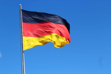 Berlin 'deki Bundestag binasında Almanya bayrağı