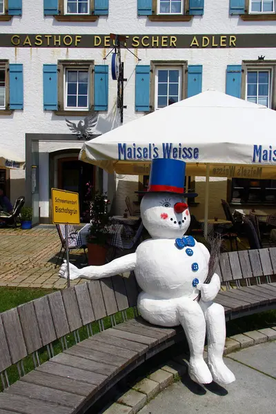 stock image Bischofsgruen, Germany - July 21, 2024: Sculpture of a snowman in Bischofsgruen, a small village in Fichtelgebirge, Bavaria, renowned for winter sports.