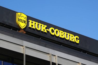 Coburg, Almanya - 15 Eylül 2024: HUK-Coburg merkez ofisi, ortak sigorta kuruluşu, 1933 yılında Coburg 'da kuruldu. Şirket kamu sektörü için en büyük kişisel gelişim kurumudur..