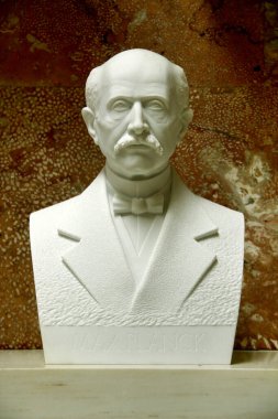 Donaustauf, Almanya - 26 Ekim 2024: Alman teorik fizikçi Max Planck 'ın tutuklanması, Walhalla' da, Regensburg yakınlarındaki Bavyera Şöhret Salonu Alman tarihinin seçkin isimlerine adanmıştır.