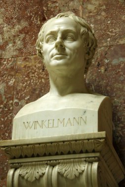 Donaustauf, Almanya - 26 Ekim 2024: Alman arkeolog Johann Joachim Winckelmann 'ın Walhalla' da tutuklanması, Alman tarihinin seçkin isimlerine adanmış Bavyera Şöhret Salonu