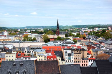 Gera, Almanya - 19 Mayıs 2023: Gera 'nın tarihi merkezinin havadan görünüşü. Thüringen 'in en büyük üçüncü şehri olan Gera, barok ve modern mimarinin bir karışımını sergiliyor..