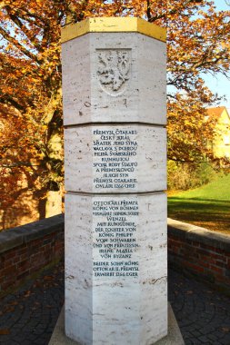 Cheb, Çek Cumhuriyeti - 3 Kasım 2024: Cheb Kalesi, Çek Cumhuriyeti 'nin batısındaki Cheb kasabasında bulunan Eger nehri üzerindeki bir imparatorluk sarayı, kale kompleksi ve kale..