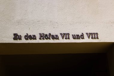 Berlin, Almanya - 9 Temmuz 2024: Hacke 'nin Avluları, veya Hackesche Hoefe, Berlin' in merkezinde Hackescher Markt 'a komşu olan önemli bir avlu kompleksi.