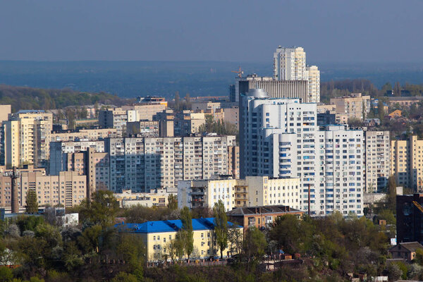 Киев, Украина - 22 апреля 2017 г.: Вид на жилые кварталы "Демиевка" и "Цымбалов Яр" г. Киева, столица Украины
