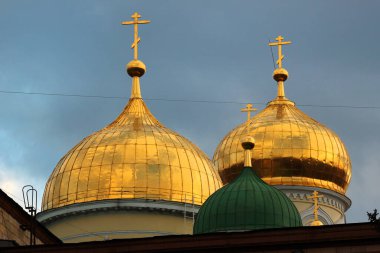 Dnipro, Ukrayna 'daki Ortodoks Kilisesinin Altın Kubbeleri