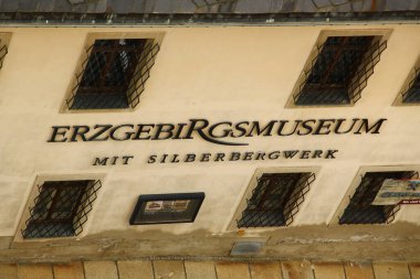 Annaberg-Buchholz, Almanya - 20 Nisan 2025: Ore Dağı Müzesi, Yukarı Ore Dağları tarihinden tarihi eser ve belgelerin bir koleksiyonu.