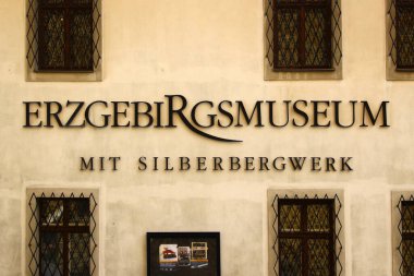 Annaberg-Buchholz, Almanya - 20 Nisan 2025: Ore Dağı Müzesi, Yukarı Ore Dağları tarihinden tarihi eser ve belgelerin bir koleksiyonu.