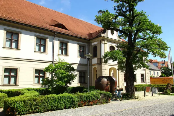 Weiden in der Oberpfalz, Almanya - 31 Mayıs 2025: Weiden Uluslararası Seramik Müzesi Yukarı Palatinate kasabası Weiden 'da bir porselen ve seramik müzesidir.