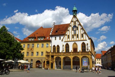 Amberg, Almanya - 31 Mayıs 2025: Amberg, Bavyera 'da astronomik saati olan tarihi belediye binası