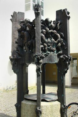 Amberg, Almanya - 31 Mayıs 2025: Kartoffelbrunnen, Dr. Johann Heinrich Werner onuruna bir çeşme ve 18. yüzyılda patatesin Upper Palatinate 'a tanıtımı