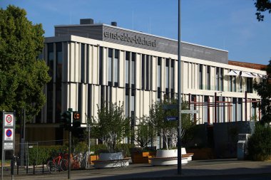 Jena, Almanya - 22 Haziran 2025: Ernst Abbe kütüphane binası Jena, Thüringen 'de modern mimari tarzda