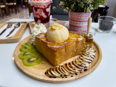 ballı tost, kafede tatlı tatlı
