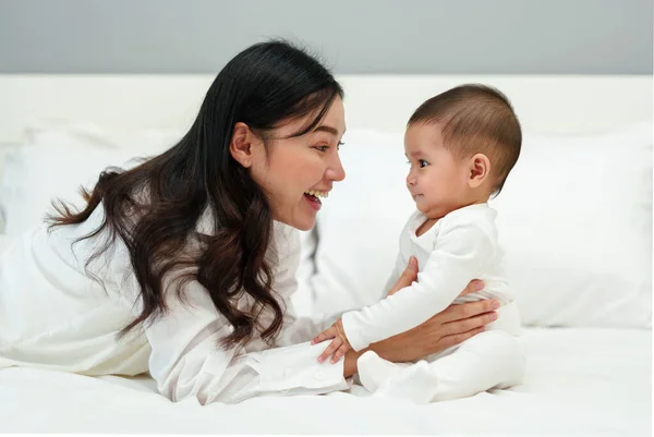 Happy Mother Her Infant Baby Sitting Playing Bed — Stock Photo, Image