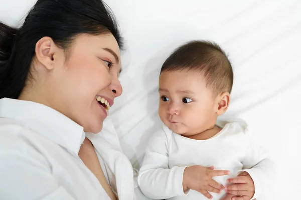 Happy Mother Lying Her Infant Baby Bed Top View — Stock Photo, Image