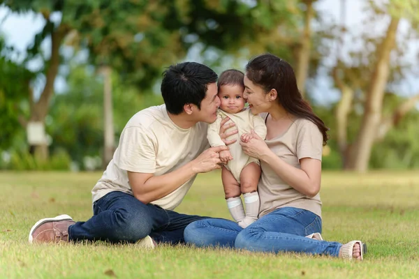 Happy Family Sitting Green Grass Filed Father Mother Kissing Infand — Stock Photo, Image