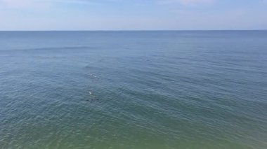 Na Jomtien plajının deniz ve dalga manzarası, Pattaya, Tayland