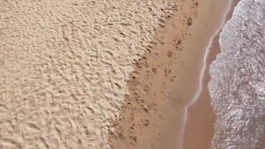 Na Jomtien plajının deniz ve dalga manzarası, Pattaya, Tayland