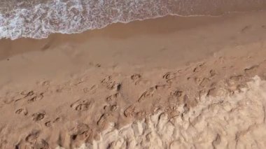 Na Jomtien plajının deniz ve dalga manzarası, Pattaya, Tayland