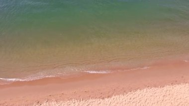 Na Jomtien plajının deniz ve dalga manzarası, Pattaya, Tayland