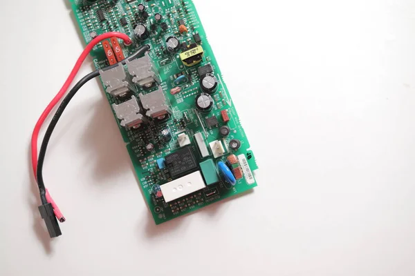Alimentación Moderna Placa Circuito Impreso Con Componentes Electrónicos Con Transistor — Foto de Stock