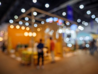 Evdeki soyut bulanık insanlar ve bahçe işleri fuarı geçmişi. Sergi fuarı ticari konsepti. Ev ve Bahçe Sergisi 2024 Bangkok, Tayland 'daki Defocus Interia dekorasyonu