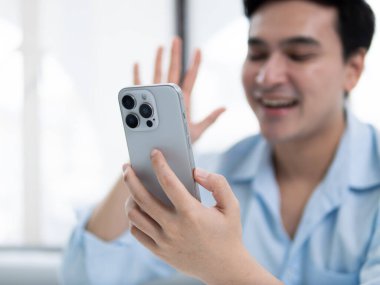 Sanal sohbet ev ofis videosu modern çalışma alanı olarak adlandırılıyor. Dijital iletişim konsepti