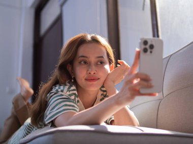 Rahatlatıcı ev yaşam tarzı resmi rahat ortam günlük bakış açısı dijital bağlantı