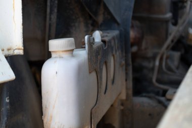 Motorlu bakım aracı kompartımanı. Görüntü endüstriyel görünüm ayarlama makro görünüm otomotiv kavramı.