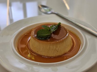 Çökmüş meyveli tatlı restoranı yemek fotoğrafçılığı kapalı mekan manzarası mutfak zevki.