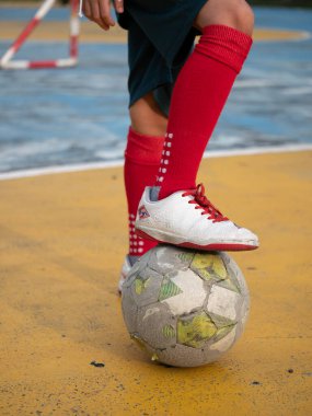 Gençlik futbolu idmanı kentsel oyun parkı hareketli renkli çevre yakın çekim perspektif takım ruhu hareket