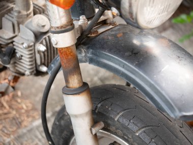 Motosiklet bakım ipuçları garaj onarım rehberi endüstriyel yakın plan odak paslanma önleme teknikleri